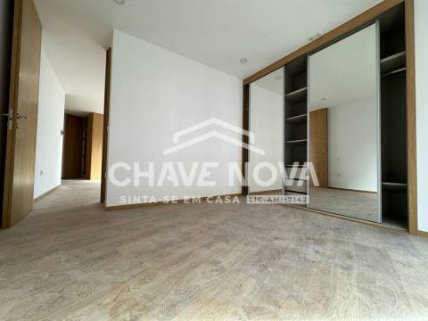 Arrendamento T1 c/ 2 lugar de garagem no Porto