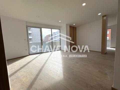 Arrendamento T1 c/ 2 lugar de garagem no Porto