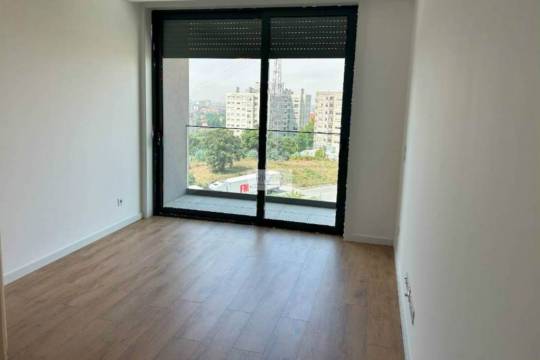 Apartamento T1 com varanda novo à Areosa