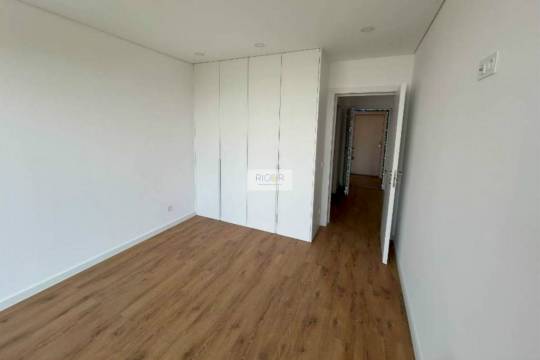 Apartamento T1 com varanda novo à Areosa