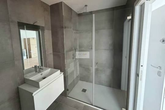 Apartamento T1 com varanda novo à Areosa