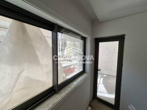 New 1 Bedroom Apartment w/ Parking Space in Santa Marinha (Gaia Jardim)