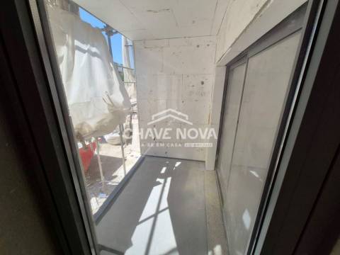 New 1 Bedroom Apartment w/ Parking Space in Santa Marinha (Gaia Jardim)