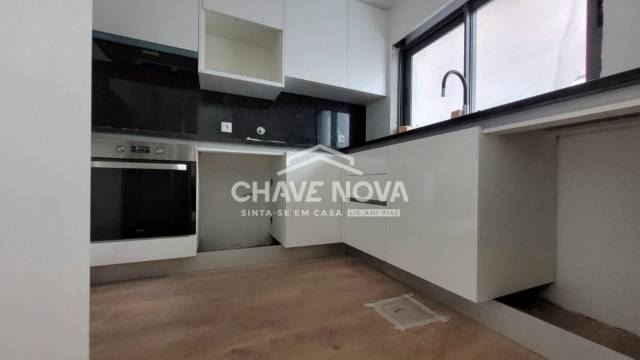 New 1 Bedroom Apartment w/ Parking Space in Santa Marinha (Gaia Jardim)
