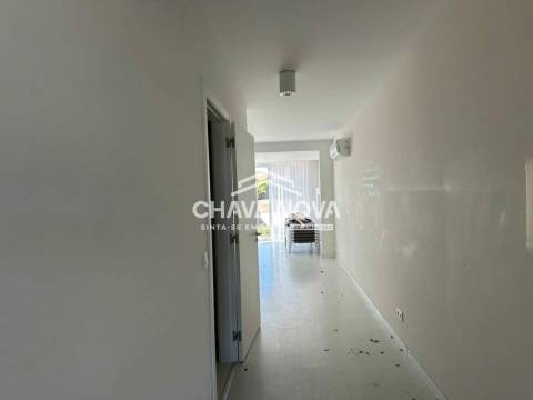 T0 em condomínio privado com piscina