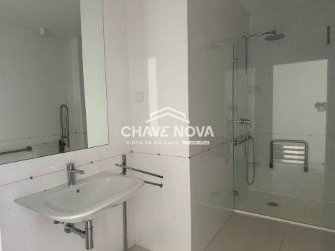T0 em condomínio privado com piscina