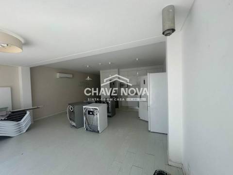T0 em condomínio privado com piscina