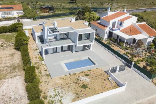 Moderna Moradia T4 em Construção na Paisagem Oceano