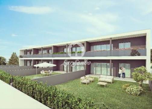Apartamento T2 com jardim privado
