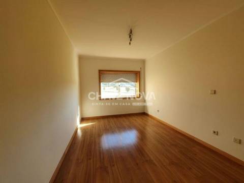 Apartamento T3 c/ Lugar de Garagem em Canelas (Edifício Prestige)
