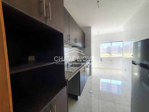 Apartamento T3 c/ Lugar de Garagem em Canelas (Edifício Prestige)