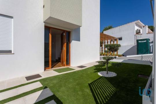 House in Sesimbra