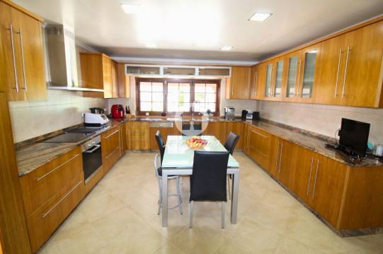 Moradia Térrrea em pedra e com piscina
