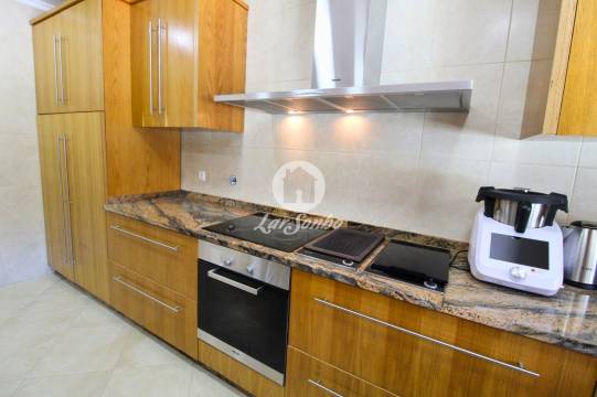 Moradia Térrrea em pedra e com piscina