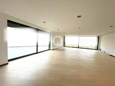 Moradia de Luxo, Individual com piscina em Barcelos