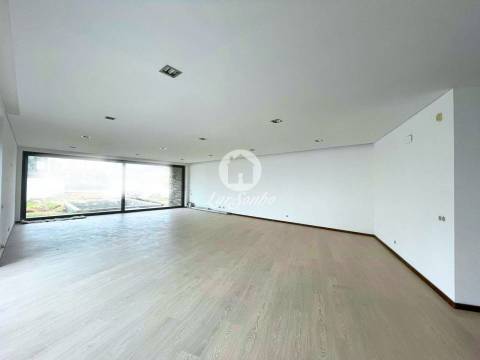Moradia de Luxo, Individual com piscina em Barcelos