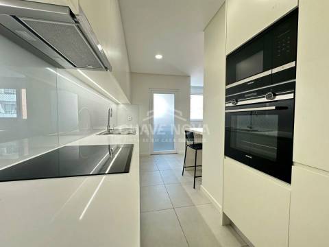Apartamento T2 , para arrendamento, em Campanhã