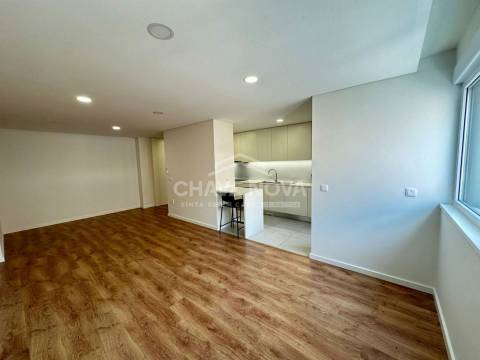 Apartamento T2 , para arrendamento, em Campanhã