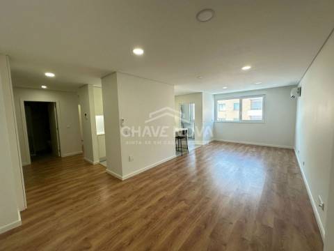 Apartamento T2 , para arrendamento, em Campanhã