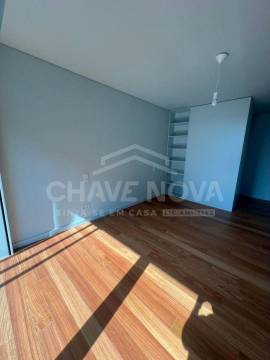 T2 para Arrendamento na Rua Irene Vilar, Matosinhos