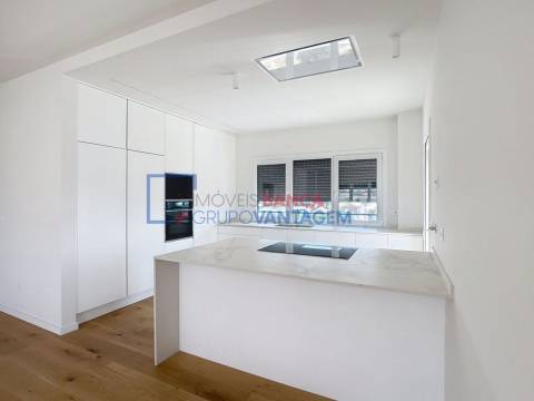 Apartamento T3 novo com terraço de 221 m² em Santo Antão do Tojal  Loures