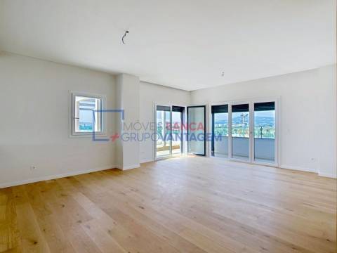 Apartamento T3 novo com terraço de 221 m² em Santo Antão do Tojal  Loures