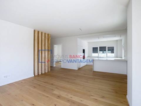 Apartamento T3 novo com terraço de 221 m² em Santo Antão do Tojal  Loures