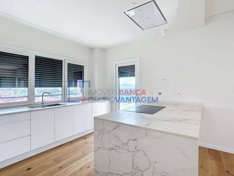 Apartamento T3 novo com terraço de 221 m² em Santo Antão do Tojal  Loures