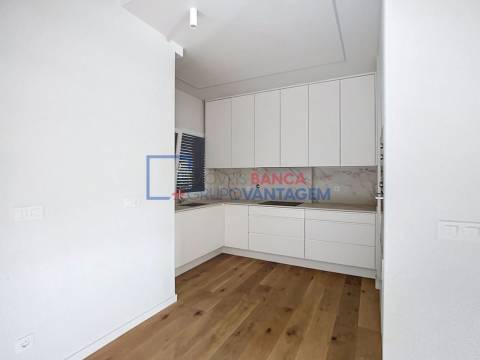 Apartamento T3 novo com terraço de 31,5 m² em Santo Antão do Tojal  Loures
