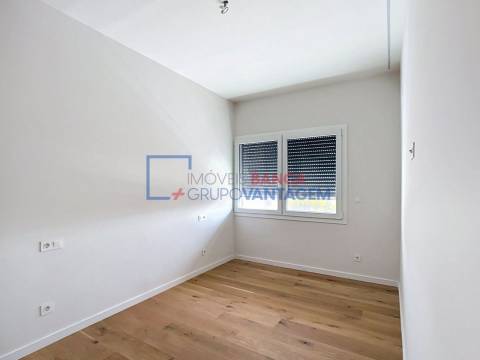 Apartamento T3 novo com terraço de 31,5 m² em Santo Antão do Tojal  Loures