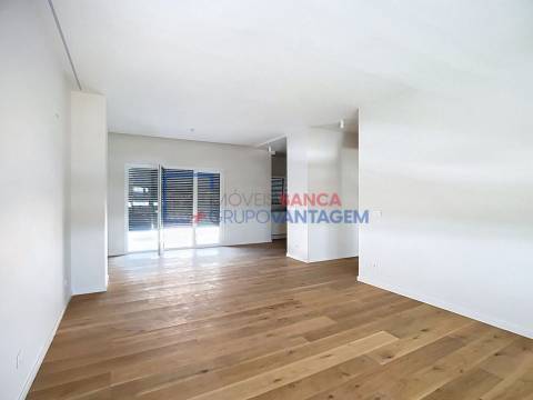 Apartamento T3 novo com terraço de 31,5 m² em Santo Antão do Tojal  Loures