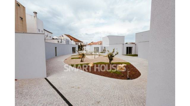 Moradia T3 c/ terraço centro São Romão