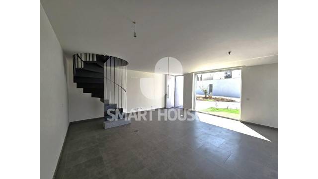 Moradia T3 c/ terraço centro São Romão