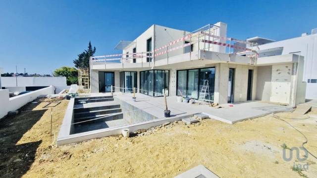 House in Sesimbra