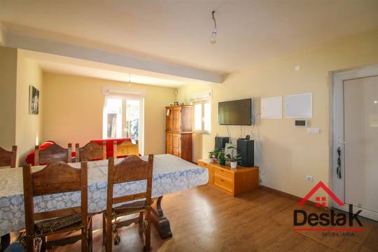 Moradia V2+2  com terreno de 1400 m2 em Moçâmedes, Vouzela