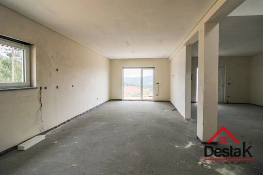 Moradia Geminada V3 para venda em Pinho, São Pedro do Sul.