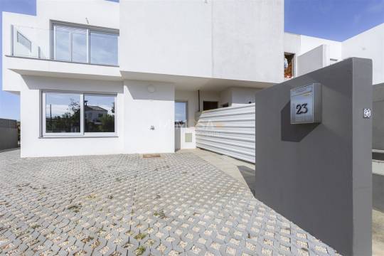 Nova Moradia Geminada T3 - Odiáxere, Lagos