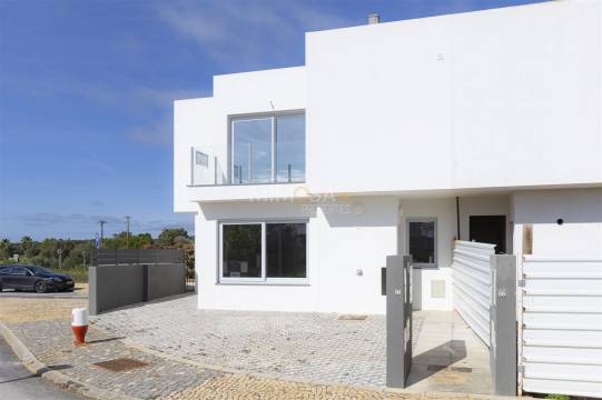 Nova Moradia Geminada T3 - Odiáxere, Lagos