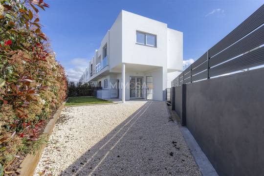 Nova Moradia Geminada T3 - Odiáxere, Lagos