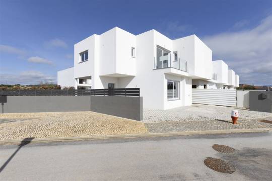 Nova Moradia Geminada T3 - Odiáxere, Lagos