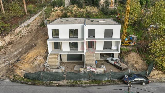 Moradia T3 Geminada em Armil, Fafe
