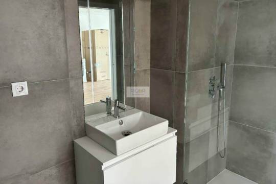 Apartamento T1 com varanda novo à Areosa