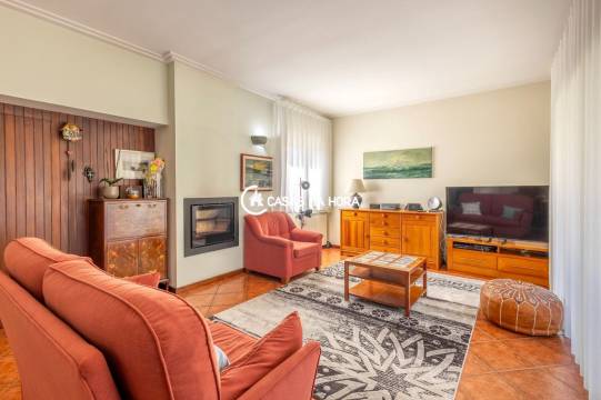 Moradia c/ Jardim | 4 frentes | 5 min Praia
