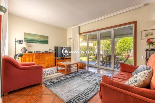 Moradia c/ Jardim | 4 frentes | 5 min Praia