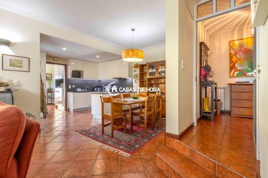 Moradia c/ Jardim | 4 frentes | 5 min Praia