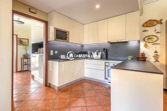 Moradia c/ Jardim | 4 frentes | 5 min Praia