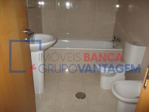 Apartamento T2 com 2 wc's em Canelas