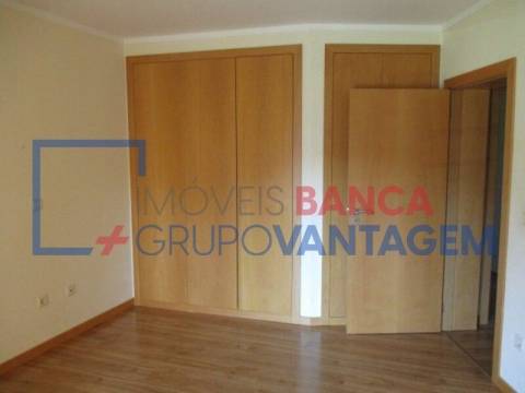 Apartamento T2 com 2 wc's em Canelas