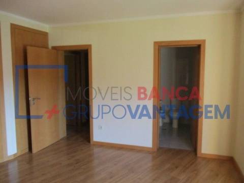 Apartamento T2 com 2 wc's em Canelas