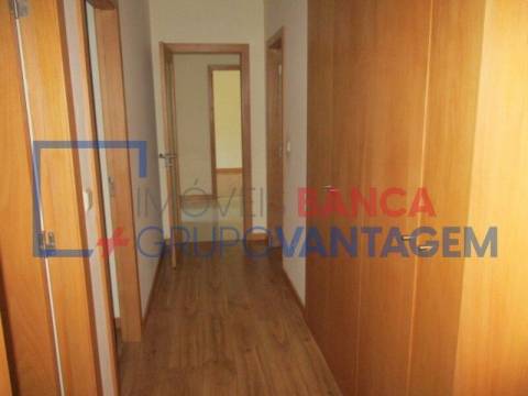 Apartamento T2 com 2 wc's em Canelas